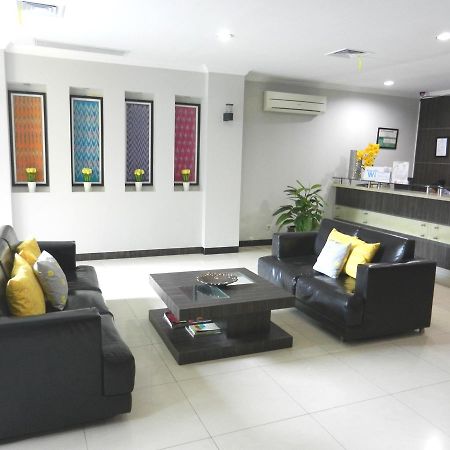 Karsa Utama Hotel Jakarta Buitenkant foto