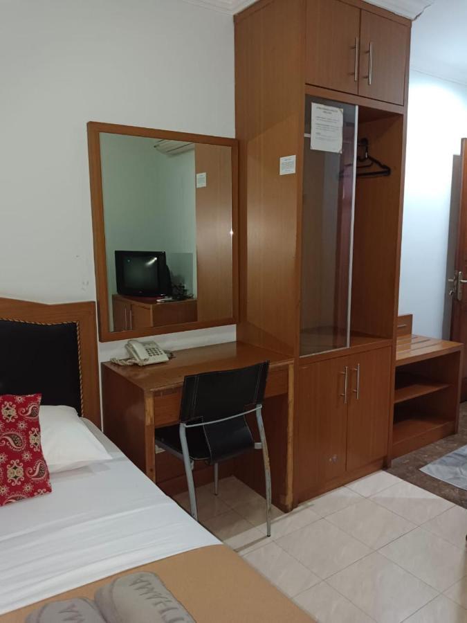 Karsa Utama Hotel Jakarta Buitenkant foto