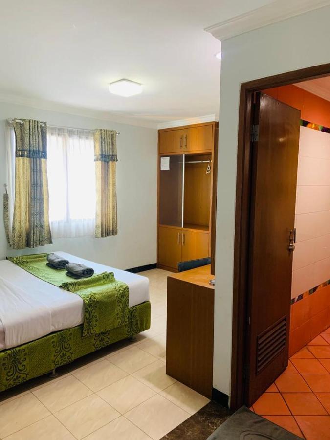 Karsa Utama Hotel Jakarta Buitenkant foto
