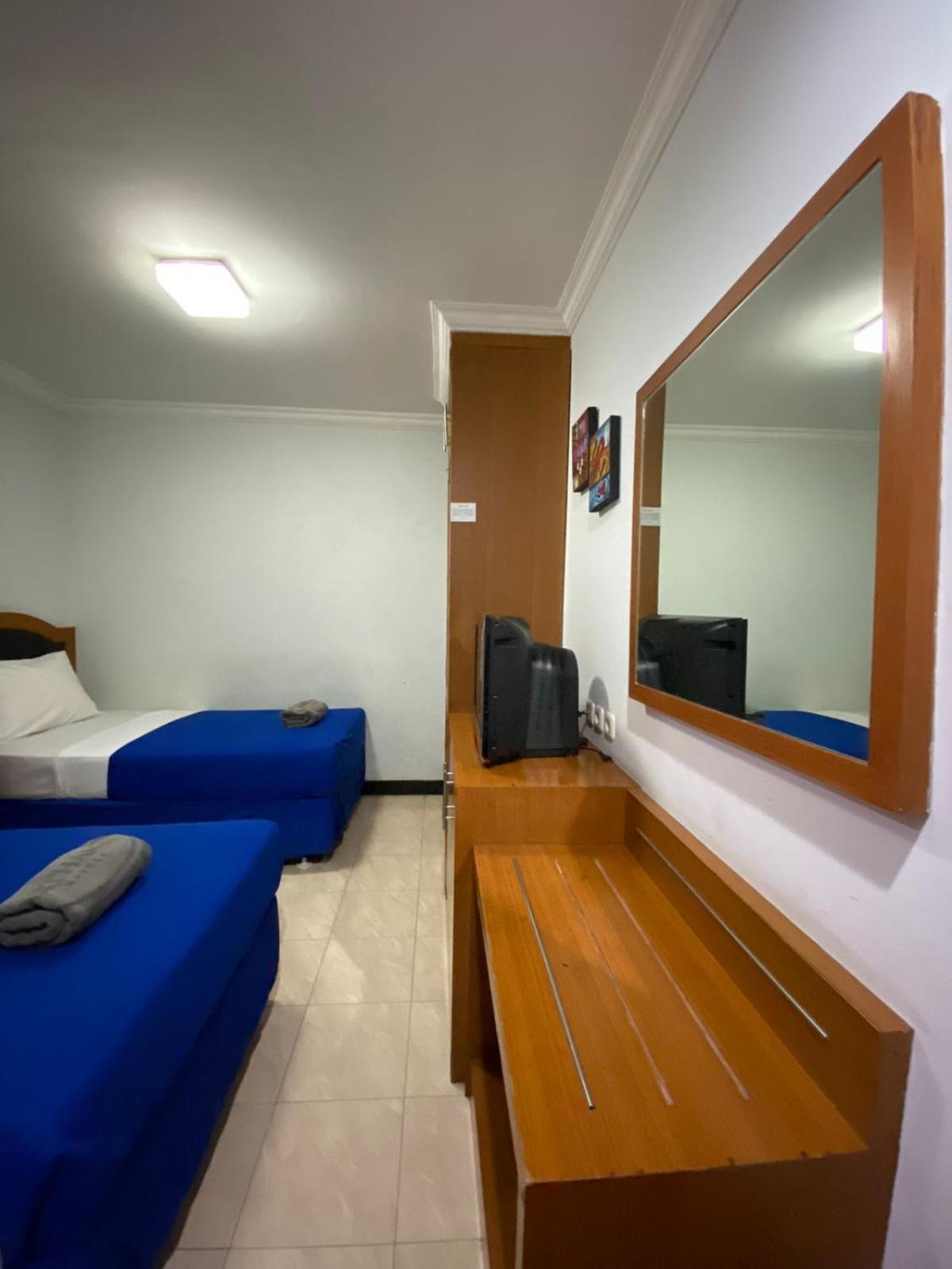 Karsa Utama Hotel Jakarta Buitenkant foto
