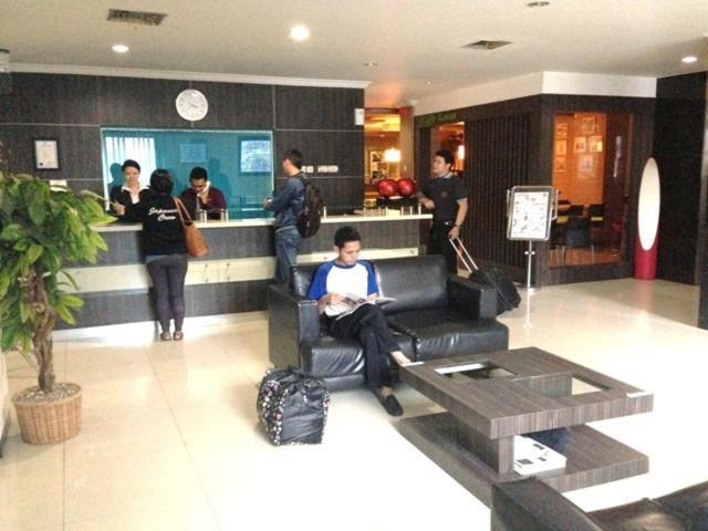 Karsa Utama Hotel Jakarta Buitenkant foto