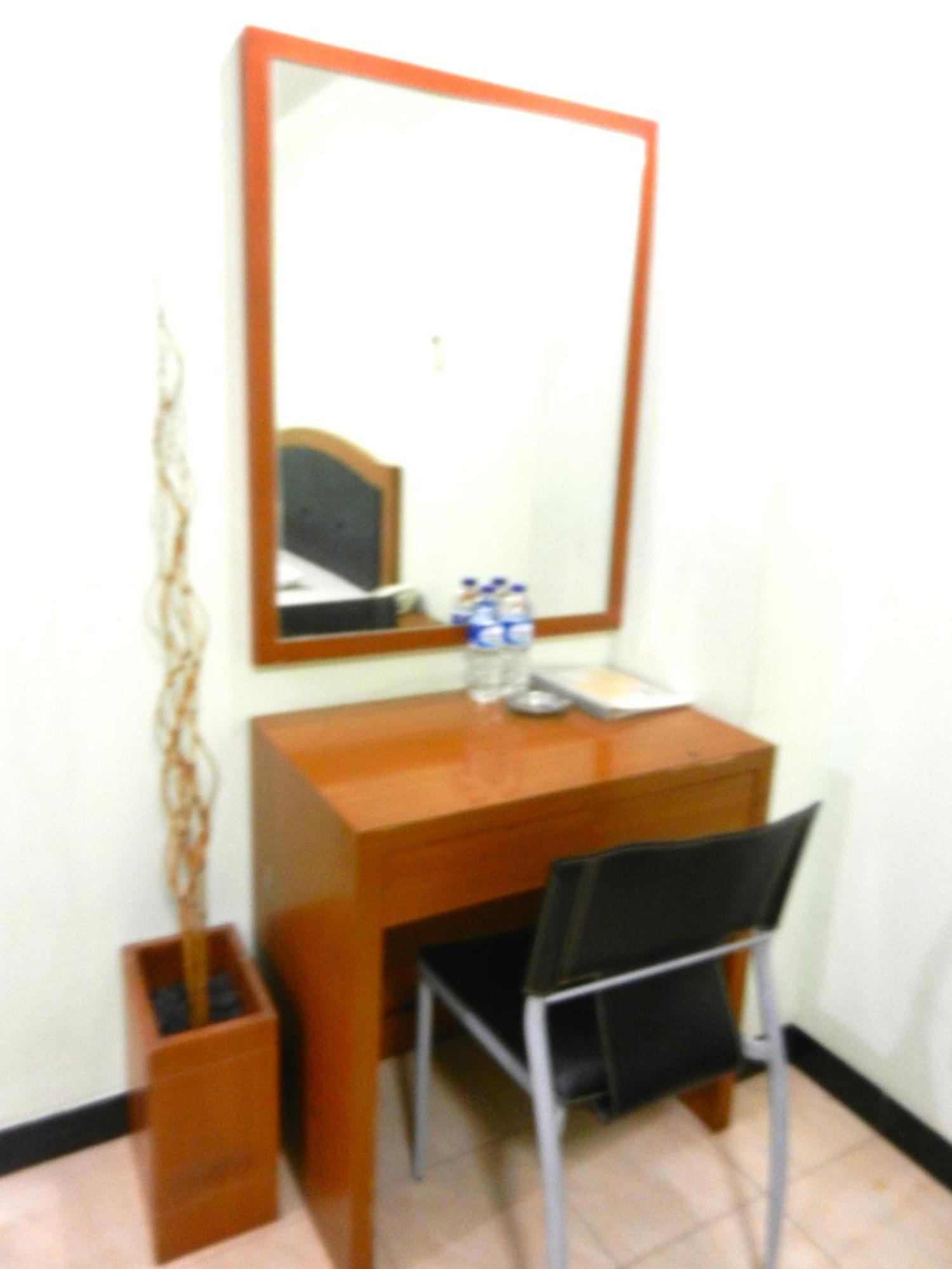 Karsa Utama Hotel Jakarta Kamer foto