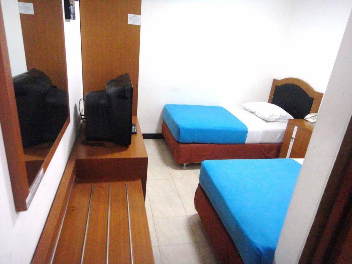 Karsa Utama Hotel Jakarta Buitenkant foto