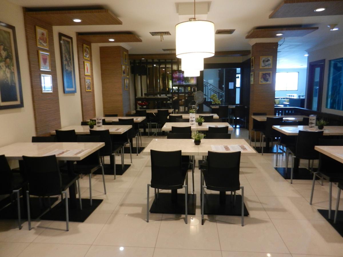 Karsa Utama Hotel Jakarta Buitenkant foto