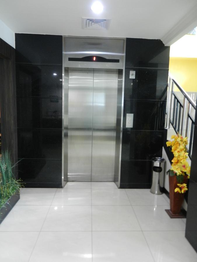 Karsa Utama Hotel Jakarta Buitenkant foto