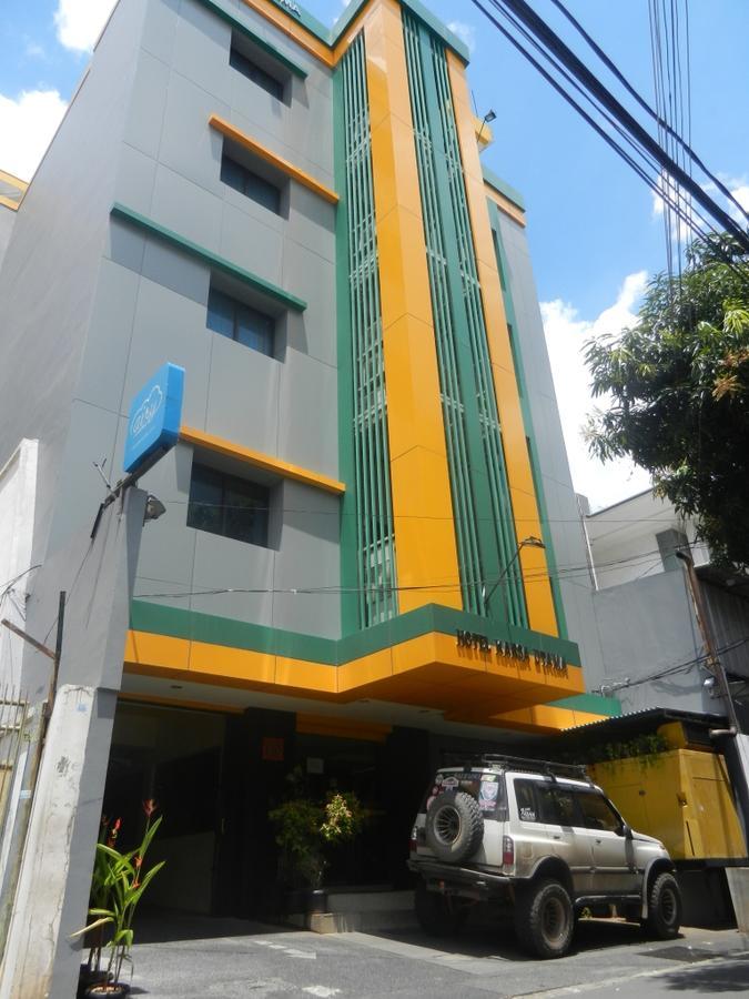 Karsa Utama Hotel Jakarta Buitenkant foto